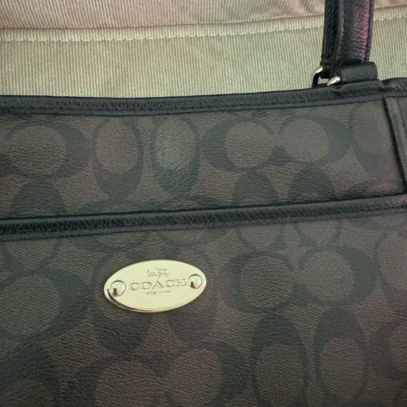Coach Signature Purse- beautiful & great price!! - Picture 3 of 15